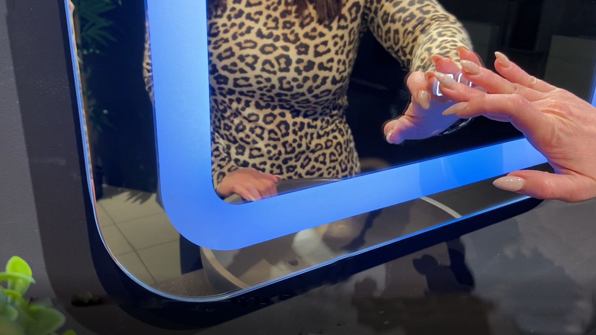 Зеркало AZARIO Мальта RGB 550*800 c подсветкой и диммером, мульти-цвет, сенсорный выключатель (LED-00002511) — изображение 3